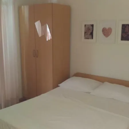 Apartment Ivakic M&m Seget Vranjica